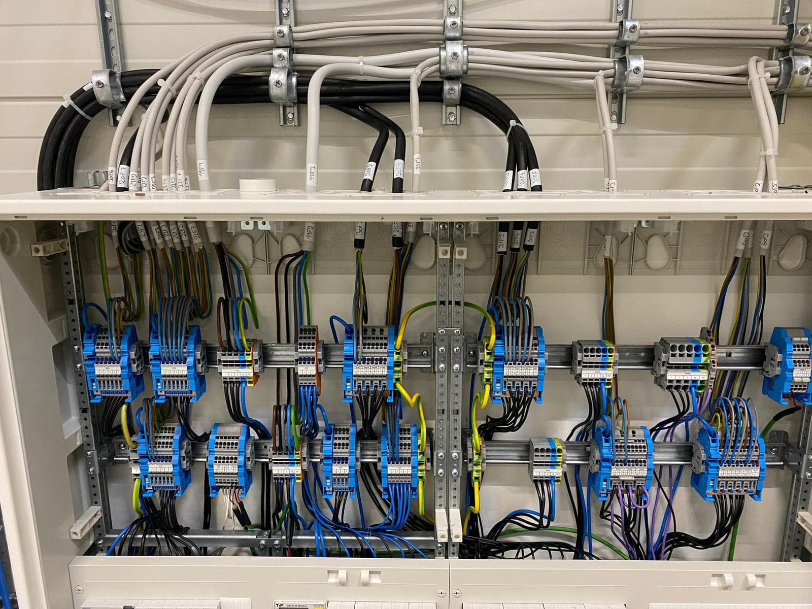 Beleuchtungssysteme und Stromversorgung